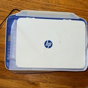 HP Blue and White All-in-One Printer : deskjet 2622